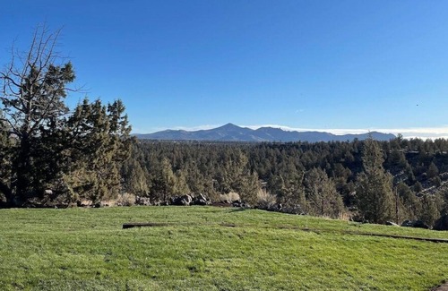 Crooked River Ranch Casa | The Roost: Mountain View Oasis on 6 Acres