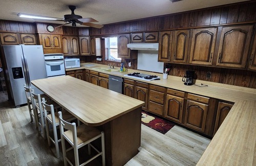 Birdeye Casa | The Rose Community Critter Co. Clubhouse! 4 bedrooms w/12 beds, and 2 full baths