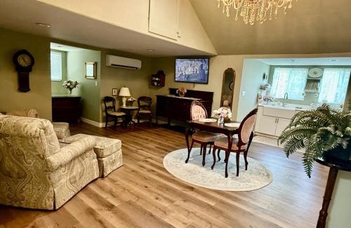 Guthrie Apartamento | The Rose Cottage at The Carriage House