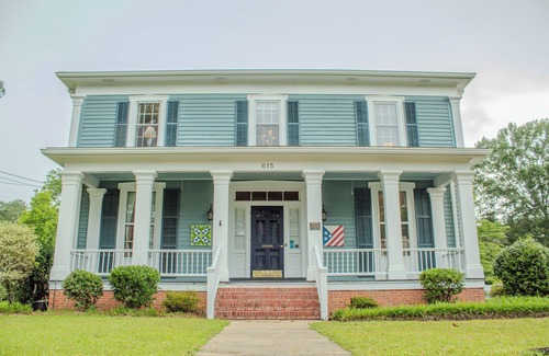 Clinton Apartamento | The Rose Room - Charming Private Room w/ Ensuite Bath in Historic Downtown Home