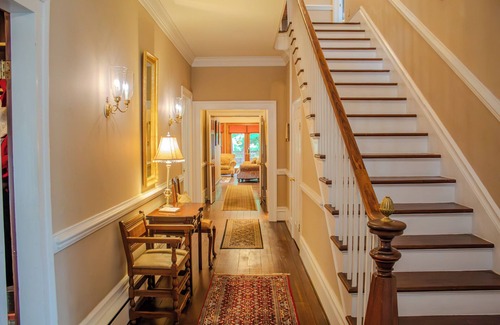 Clinton Apartamento | The Rose Room - Charming Private Room w/ Ensuite Bath in Historic Downtown Home