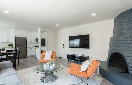 Beach Barber Tract Condominio | The Rosemont III - Upscale 2BR Near the Beach