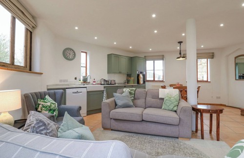 Middleton Cheney Cabaña | THE ROUND HOUSE, family friendly, with a garden in Chacombe