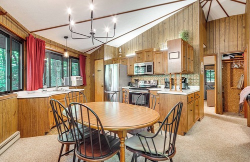 Hendersonville Cabina | 'The Round House' - Treetop North Carolina Cabin!