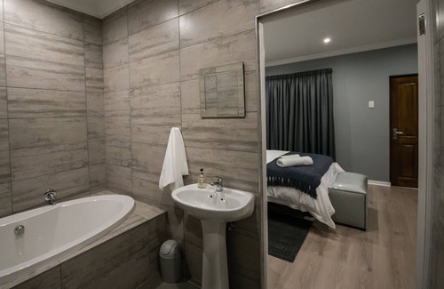 Klerksdorp Casa | The Royal Guest House