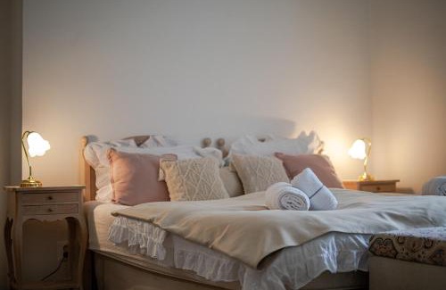 Kosice Old Town Apartamento | The Royal Hlavna Balcony Apartment Parking