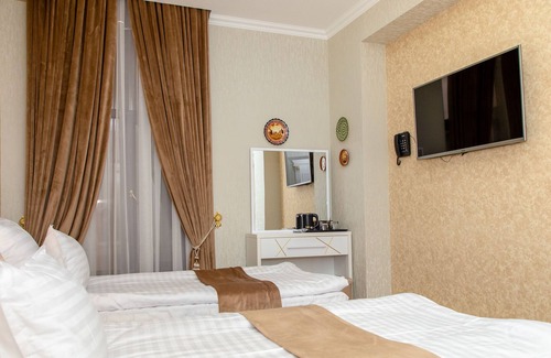 Navoiy Cama Y Desayuno | The Royal Hotel