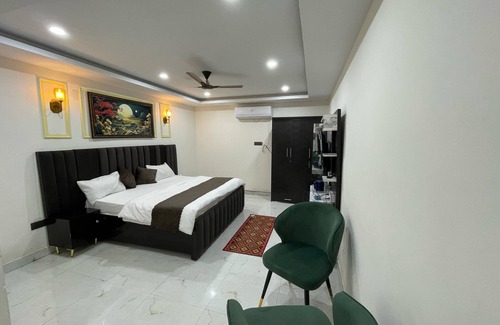 Faridabad Hotel | The Royal Inn