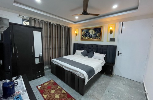 Faridabad Hotel | The Royal Inn