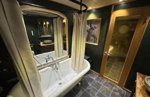 Staines Alquiler De Eote | The Royal Marina Escape!