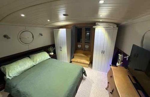 Staines Alquiler De Eote | The Royal Marina Escape!