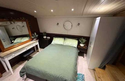Staines Alquiler De Eote | The Royal Marina Escape!