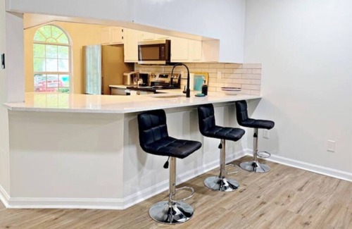 Barker Casa | The Royal Oaks Houston Hideaway