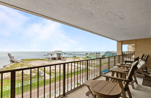 Rockport Casa | The Royal Reef - Laguna Reef 405: Spacious 2BR Bayfront Condo