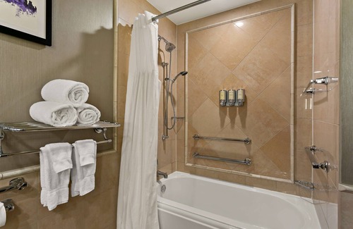 Downtown Baltimore Hotel | The Royal Sonesta Harbor Court Baltimore