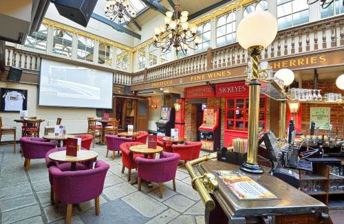 Dartford Casa | The Royal Victoria and Bull Hotel