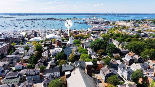 Newport Casa | The Royce on Spring - High-End Family Getaway in Newport
