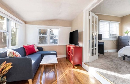 Lower Avenues Apartamento | The Ruby Suite - Charming Historic Avenues's Apt