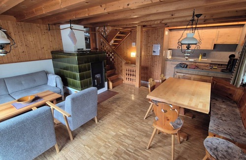Kublis Casa | La casa de vacaciones rústica en la ladera soleada