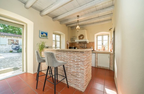 Flengi Villa | La villa rústica Allure en Istria con piscina privada