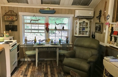 Franklin Cabina | The Rusty Nail, Shabby Chic Tiny Home / House!