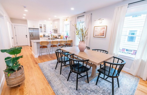 Prospect Hill Casa | The Ryan House: Large, Newly Renovated! Close to Yale & Downtown!