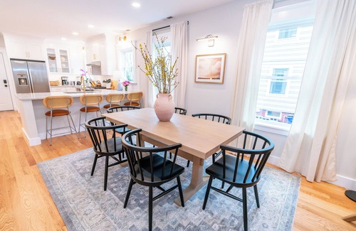 Prospect Hill Casa | The Ryan House: Large, Newly Renovated! Close to Yale & Downtown!