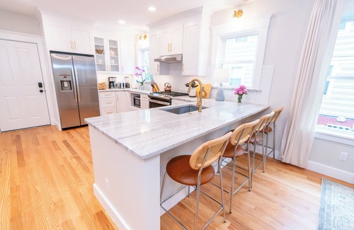 Prospect Hill Casa | The Ryan House: Large, Newly Renovated! Close to Yale & Downtown!