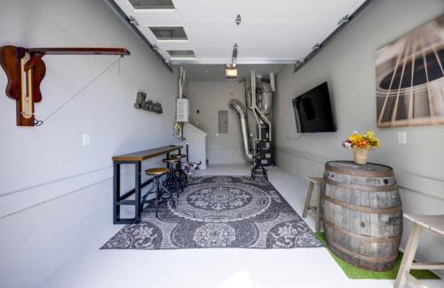 Radnor Casa | The Ryman 4 Bedroom Haven with Scenic Rooftop