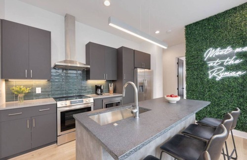 Radnor Apartamento | "The Ryman" 4BR Haven with Scenic Rooftop