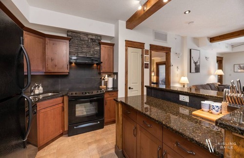 East Kootenay Apartamento | The Sable Bright Side | Pool | Hot Tub | Top Floor