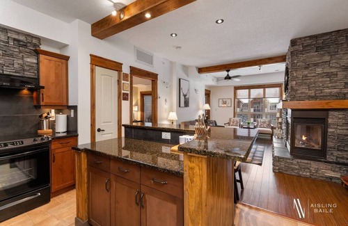 East Kootenay Apartamento | The Sable Bright Side | Pool | Hot Tub | Top Floor