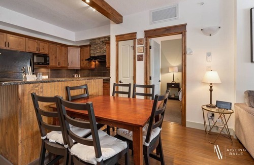 East Kootenay Apartamento | The Sable Bright Side | Pool | Hot Tub | Top Floor