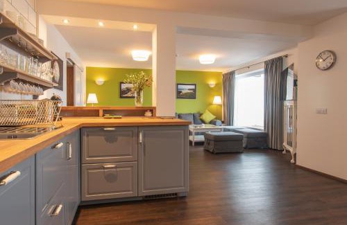Bowmore Apartamento | The Saddlers House - best price per bed
