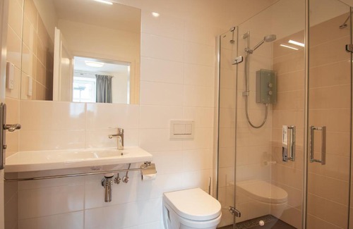 Bowmore Casa | The Saddlers House - the best price per bed