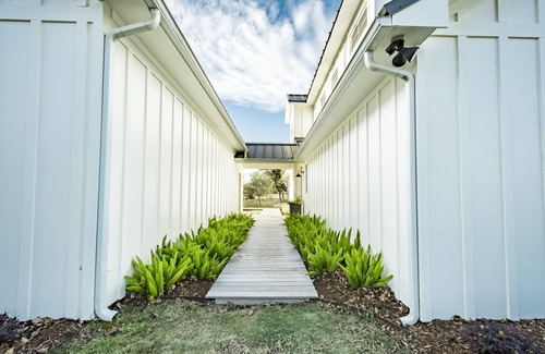 Columbus Casa | The Sage Farmhouse- Una casa de campo moderna en 27 acres a solo 25 minutos de Round Top