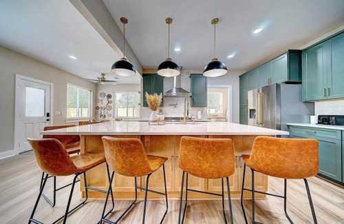Pretty Bayou Casa | The Sage House: Luxury on the Canal w/ Pool, Jacuzzi, Private Dock, Sleeps 12