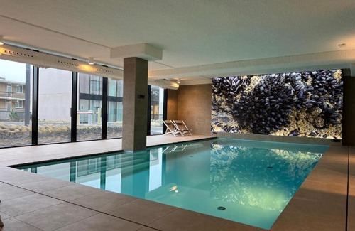 Cadzand-Bad Apartamento | The Sailor, full sea view, use of hotel swimming pool and sauna
