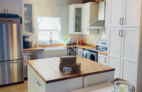 Poinciana Park Casa | The SAILOR HOUSE Walk to downtown Fort Lauderdale or golf cart to the beach