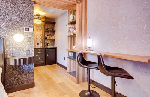 Newport Casa | The Salomé - ADA Accessible@ The Louie Boutique Motel, Walk to Everything! Dog Friendly!