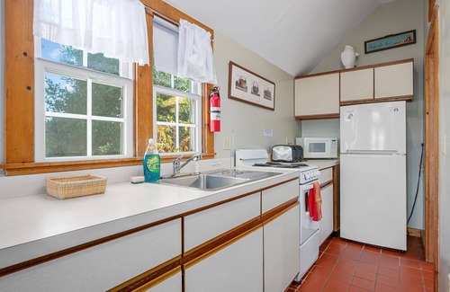 South Yarmouth Cabaña | The Salt Box – Cozy Studio Steps from Private Beach Bliss