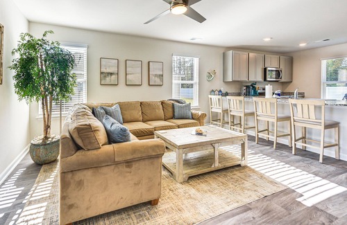 Ocean Isle Beach Casa | The Salt Tee Cottage - Golf & Beach minutes away!