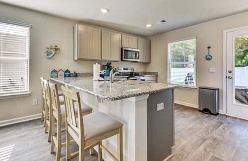 Ocean Isle Beach Casa | The Salt Tee Cottage - Golf & Beach minutes away!