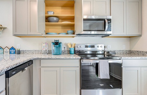 Ocean Isle Beach Casa | The Salt Tee Cottage - Golf & Beach minutes away!