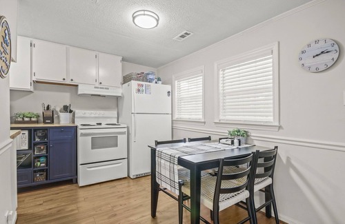 Surfside Beach Cabaña | The Saltwater Cottage-Golf Cart & Linens Included