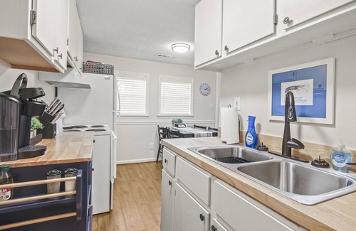 Surfside Beach Cabaña | The Saltwater Cottage-Golf Cart & Linens Included
