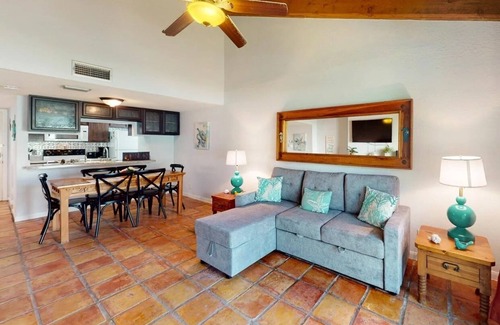 Sailhouse Condominio | The Salty Seahorse! 2 Primary Suites, Pool, Pier, Boat Ramp, Slips, BBQ Area!