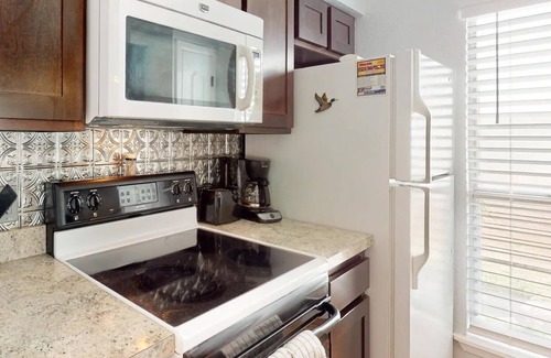Sailhouse Condominio | The Salty Seahorse! 2 Primary Suites, Pool, Pier, Boat Ramp, Slips, BBQ Area!