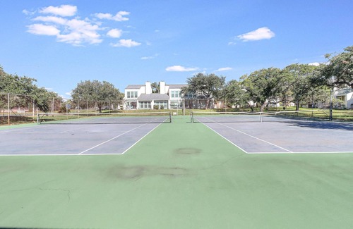 Sailhouse Condominio | The Salty Seahorse! 2 Primary Suites, Pool, Pier, Boat Ramp, Slips, BBQ Area!