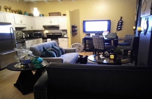 Downtown Atlanta Condominio | Las 4 C's "Calvin's Condo 4 Comfort & 4 Convenience"